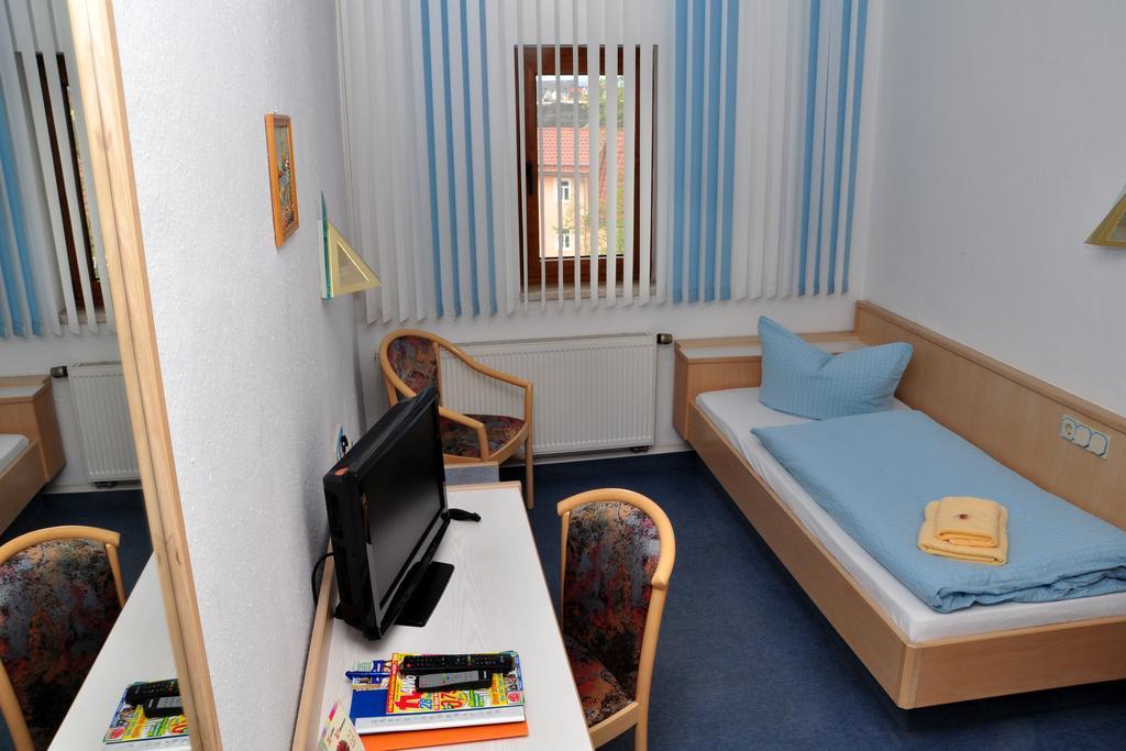 Hotel Am Hohen Schwarm Saalfeld Saale Exterior foto