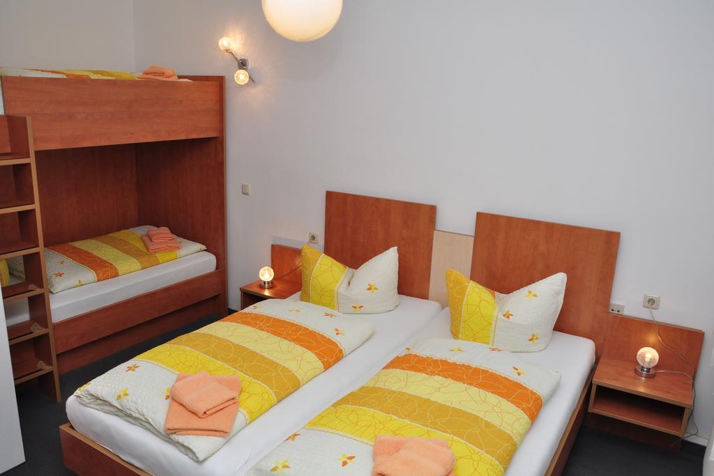 Hotel Am Hohen Schwarm Saalfeld Saale Exterior foto