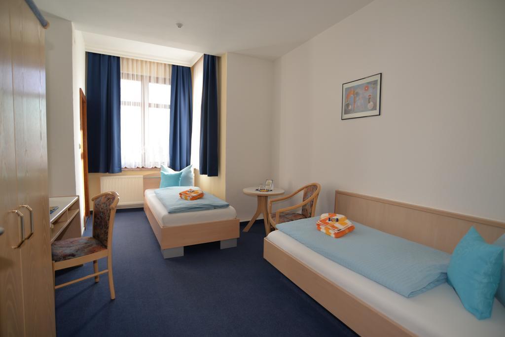 Hotel Am Hohen Schwarm Saalfeld Saale Exterior foto